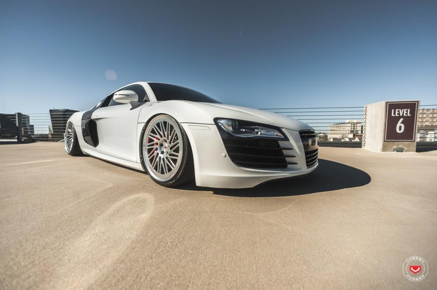  Audi R8 on Vossen Wheels (LC-105T) 2017 года  (фото 12 из 12)